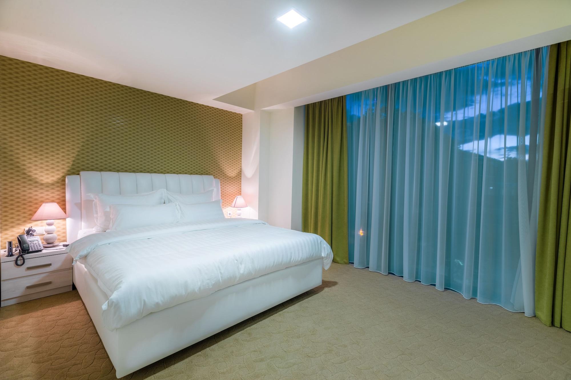 Pirimze Plaza Otel Tiflis Dış mekan fotoğraf