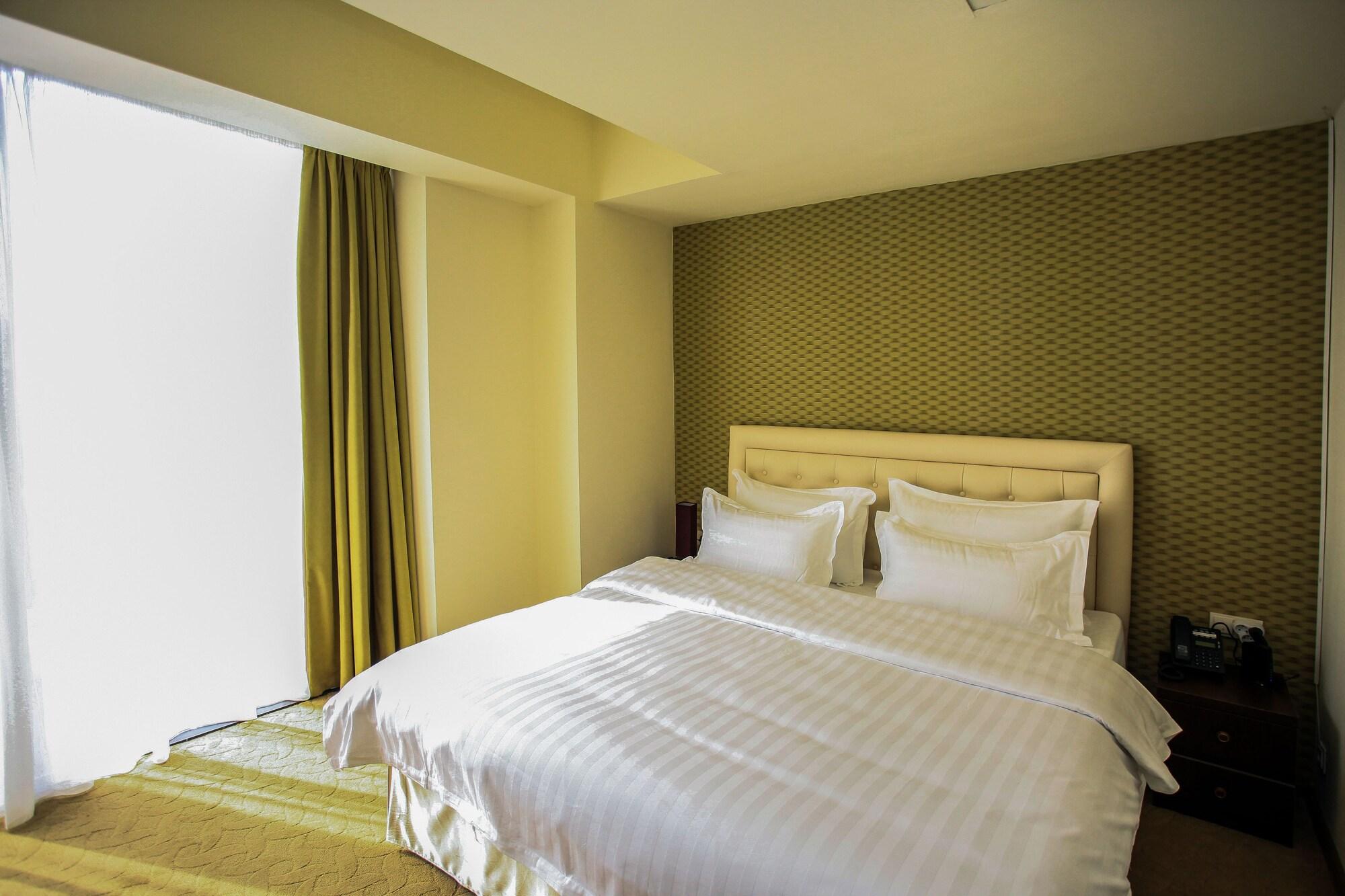 Pirimze Plaza Otel Tiflis Dış mekan fotoğraf