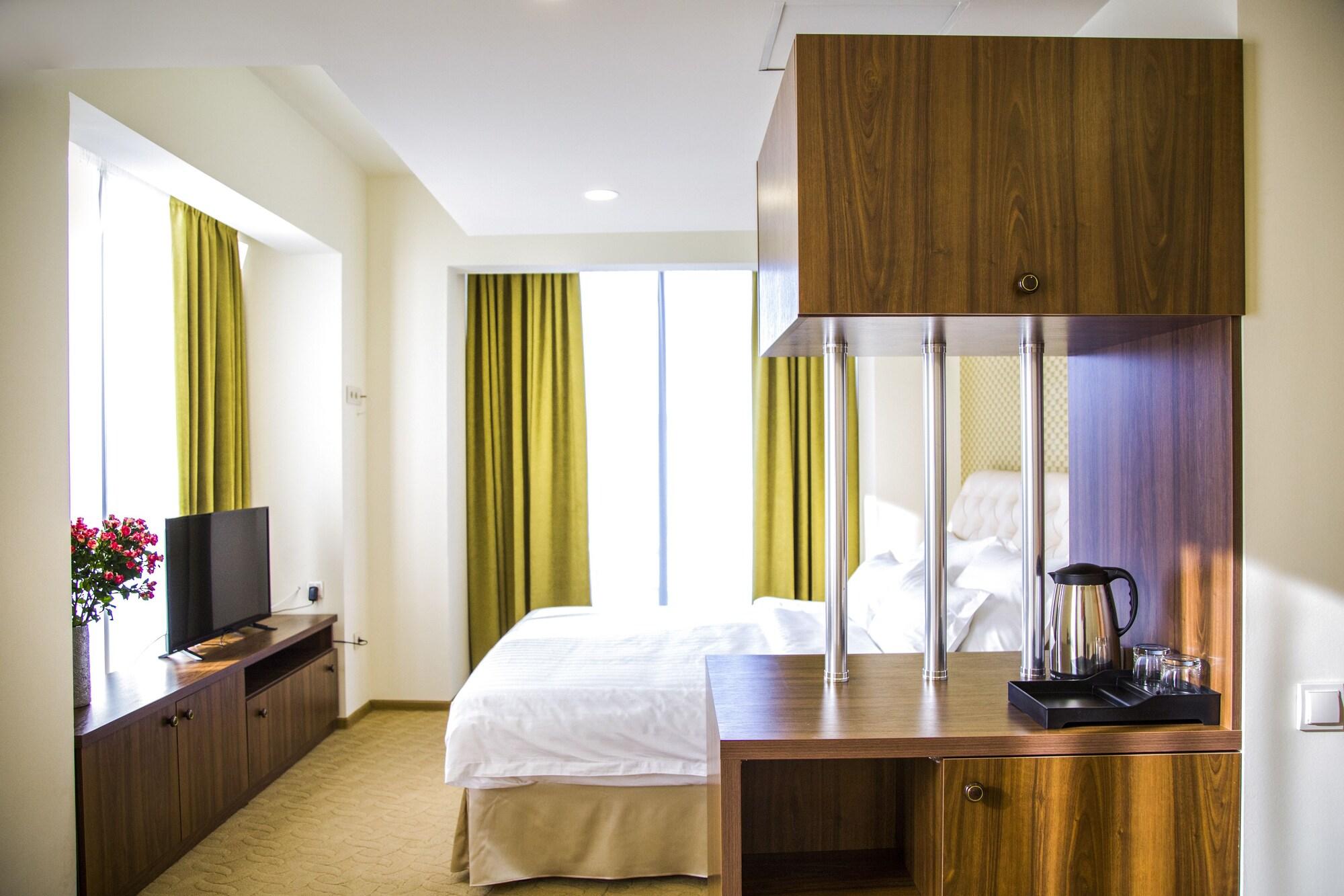 Pirimze Plaza Otel Tiflis Dış mekan fotoğraf