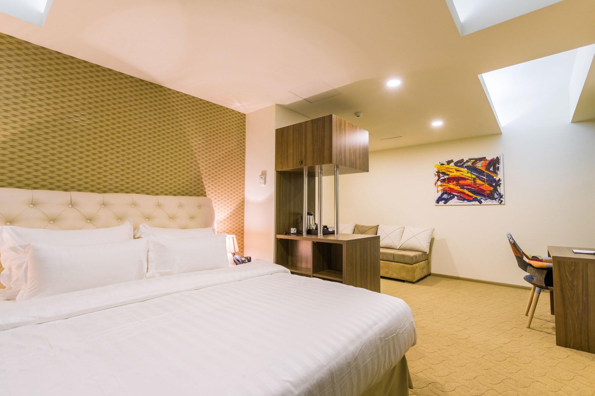 Pirimze Plaza Otel Tiflis Dış mekan fotoğraf