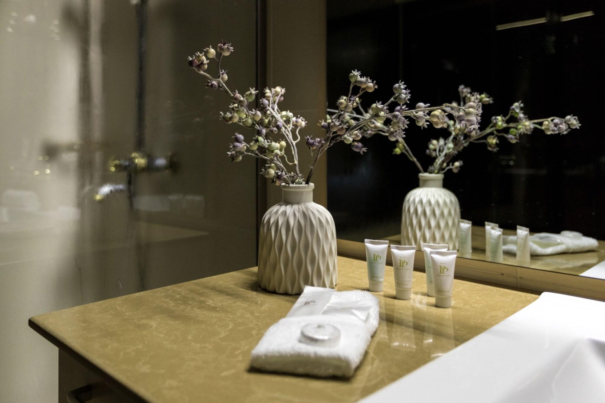 Pirimze Plaza Otel Tiflis Dış mekan fotoğraf