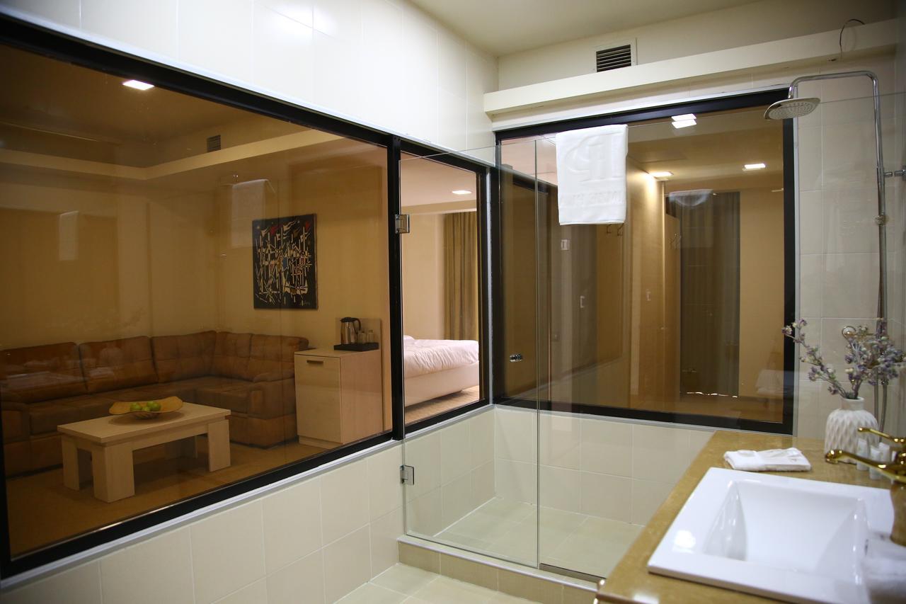 Pirimze Plaza Otel Tiflis Dış mekan fotoğraf