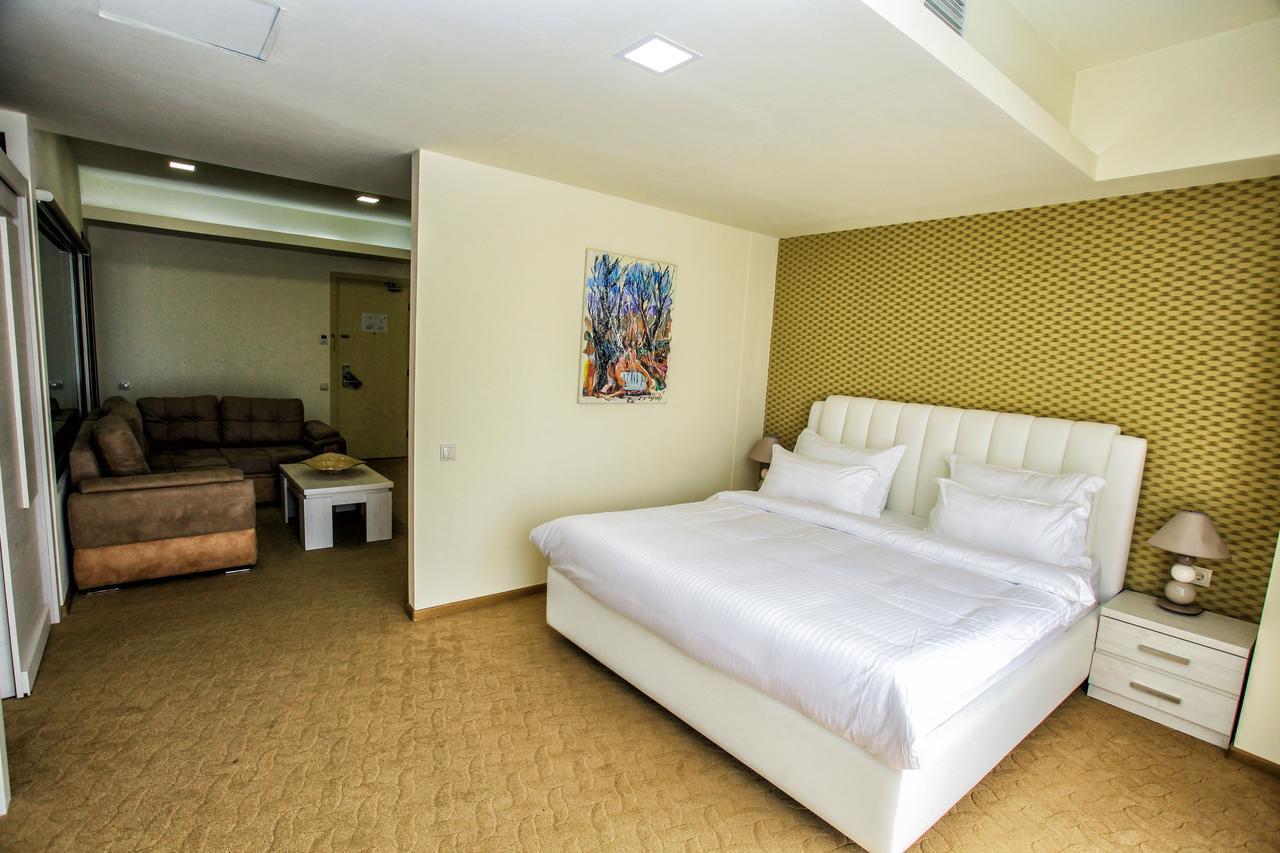Pirimze Plaza Otel Tiflis Dış mekan fotoğraf