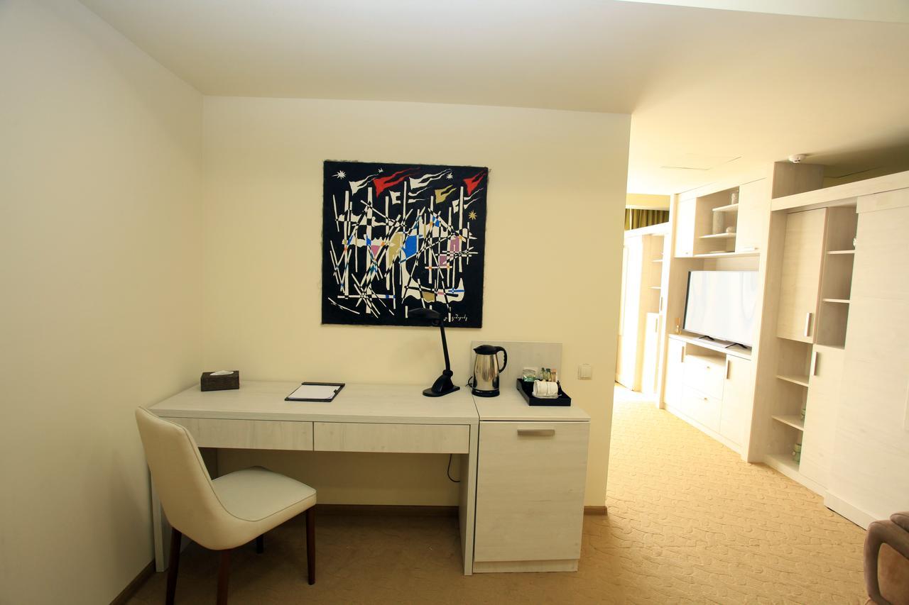 Pirimze Plaza Otel Tiflis Dış mekan fotoğraf