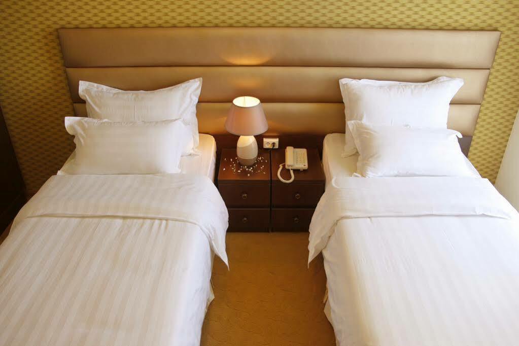 Pirimze Plaza Otel Tiflis Dış mekan fotoğraf